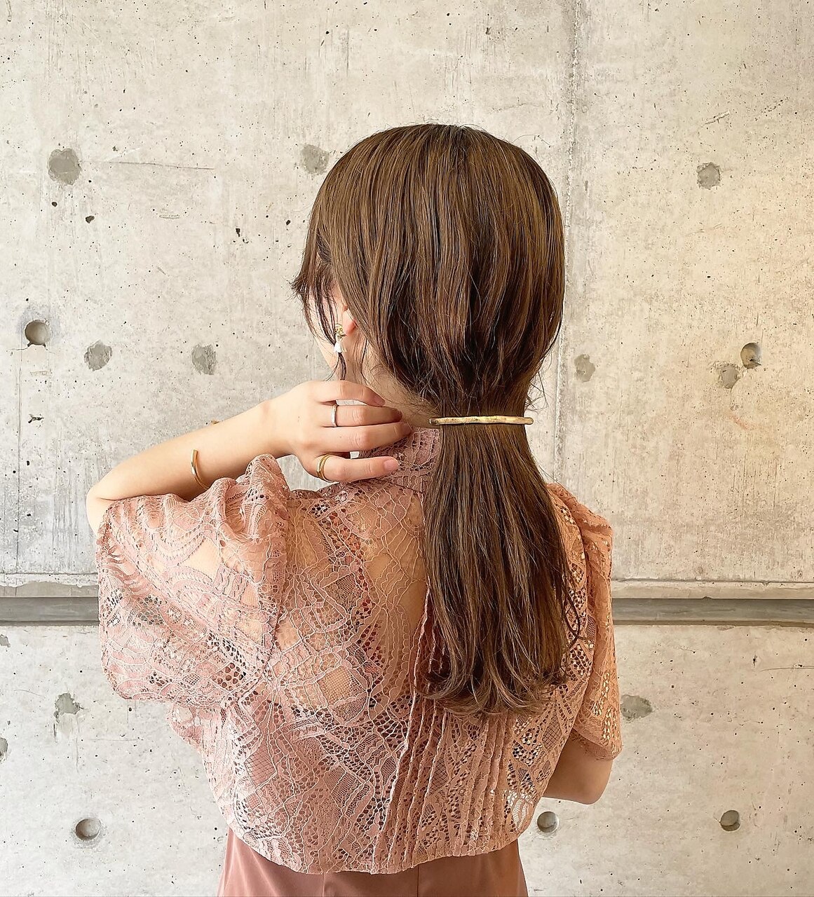 バレッタ1つでシンプルお呼ばれアレンジ