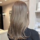 福山Caary 夏おすすめくすみベージュ 外ハネ切りっぱなしロング