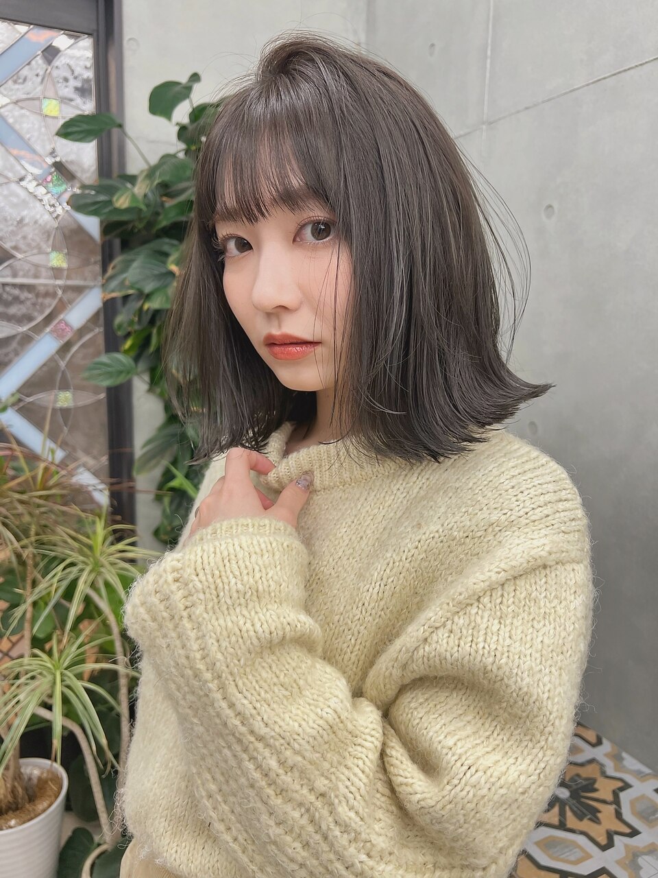 オリーブグレージュ