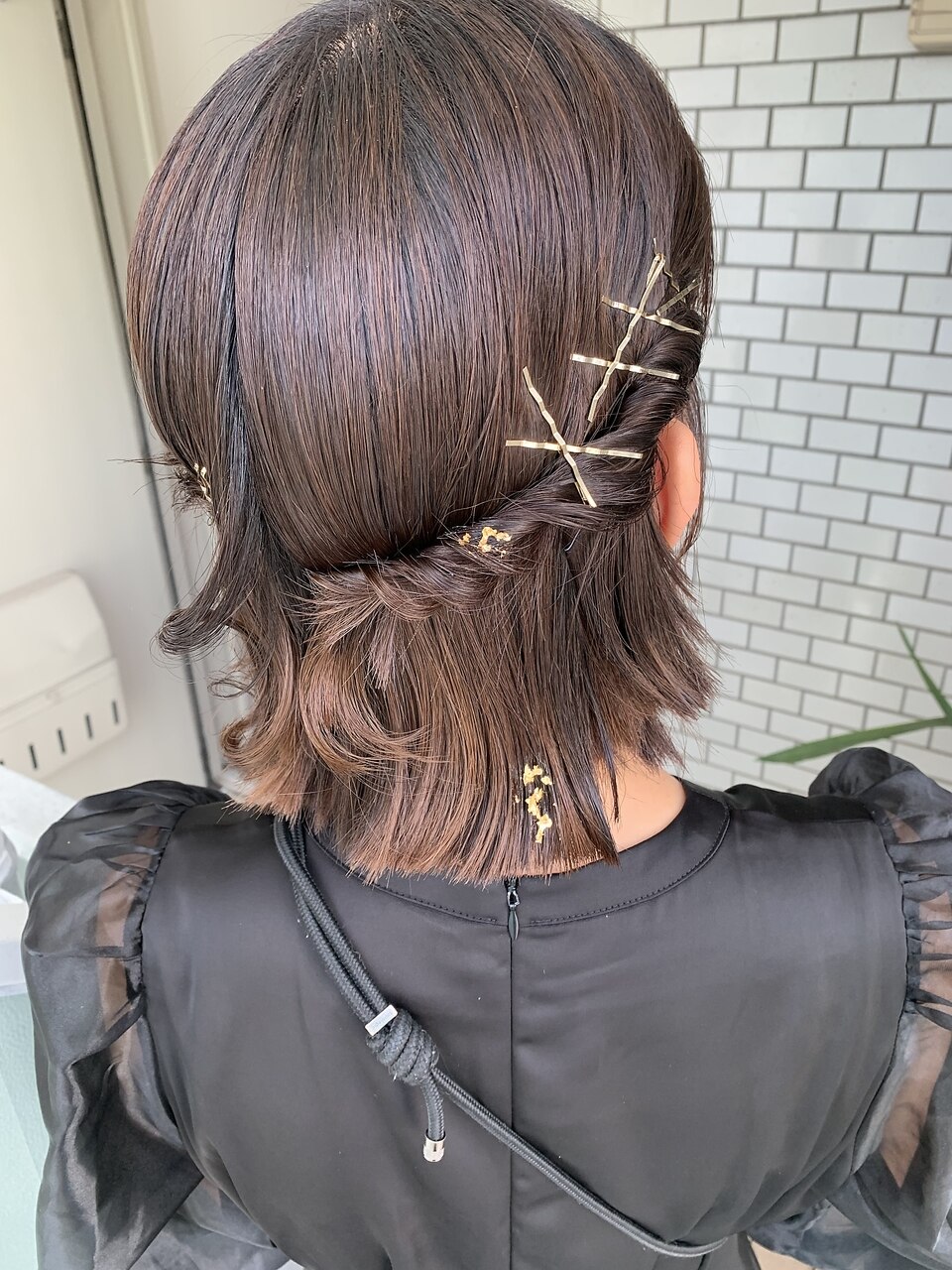 ボブアレンジ　ゴールドピン　金箔　ハーフアップ