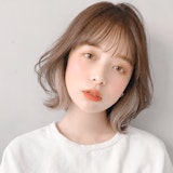 ちょっぴり長いミディアムボブが可愛い。ニーズ別11大スタイル&アレンジガイド