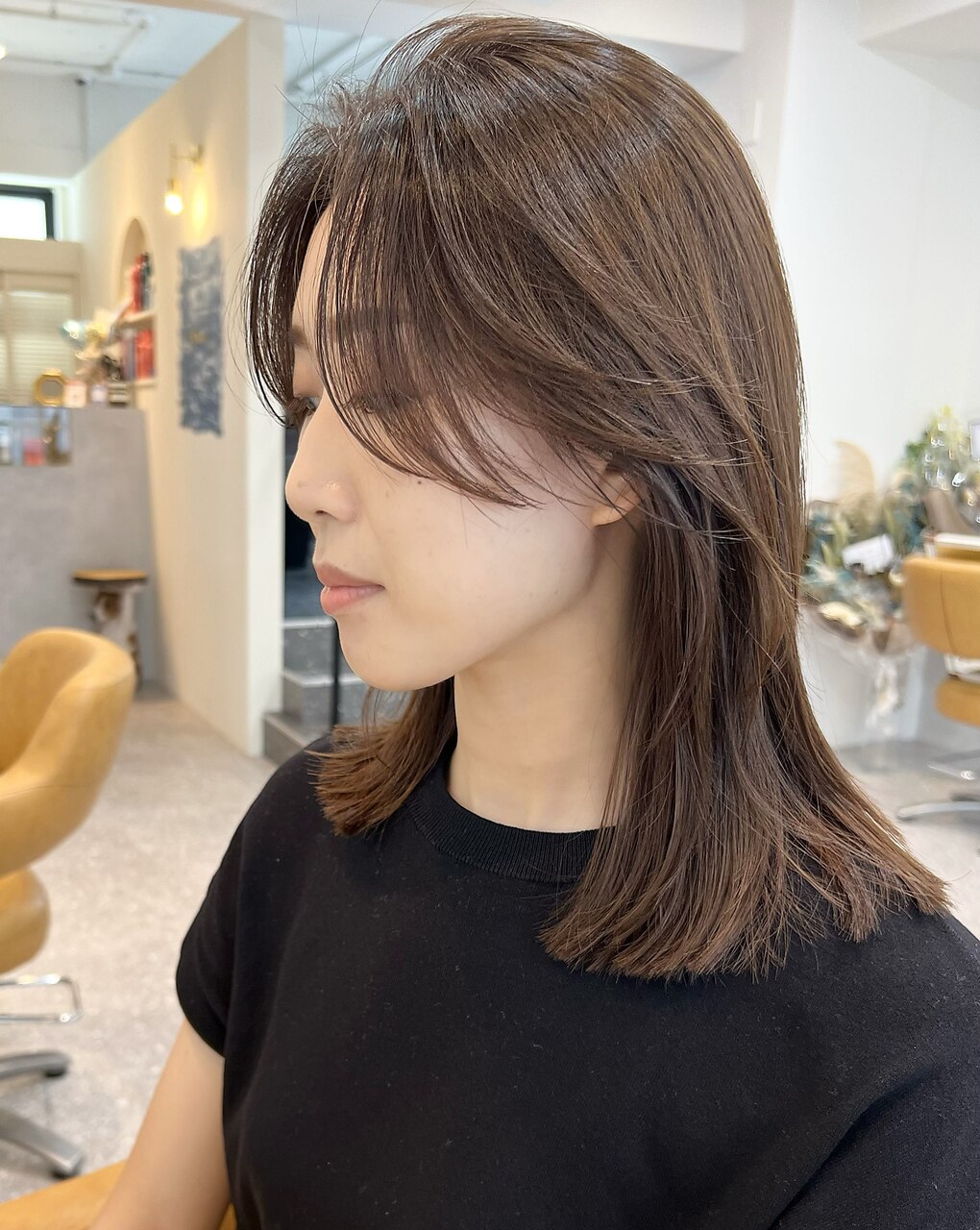 ベース顔さん似合う切りっぱなしレイヤー小顔ミディアム30代40代