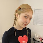 ハイトーンベージュ三つ編みアレンジ