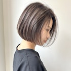グレージュベージュハイライトボブ顔まわりレイヤーカット