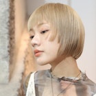 ホワイトベージュ/ハイトーンカラー/切りっぱなしボブ/世田谷