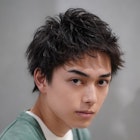 ラフな質感の無造作パーマ×スパイキーショートスタイル