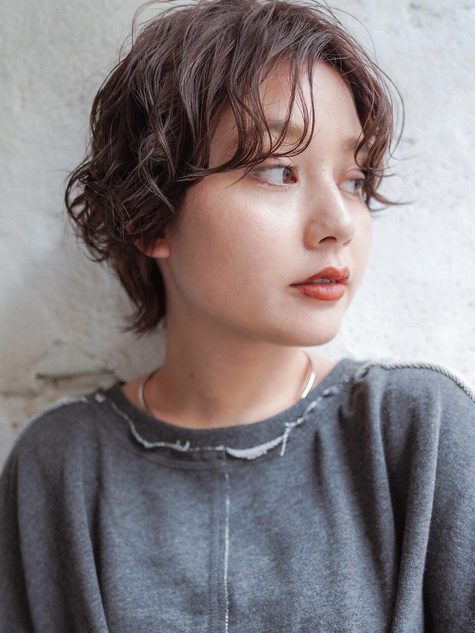 大人可愛い20代30代40代黒髪前下がりひし形小顔ボブ丸みショート