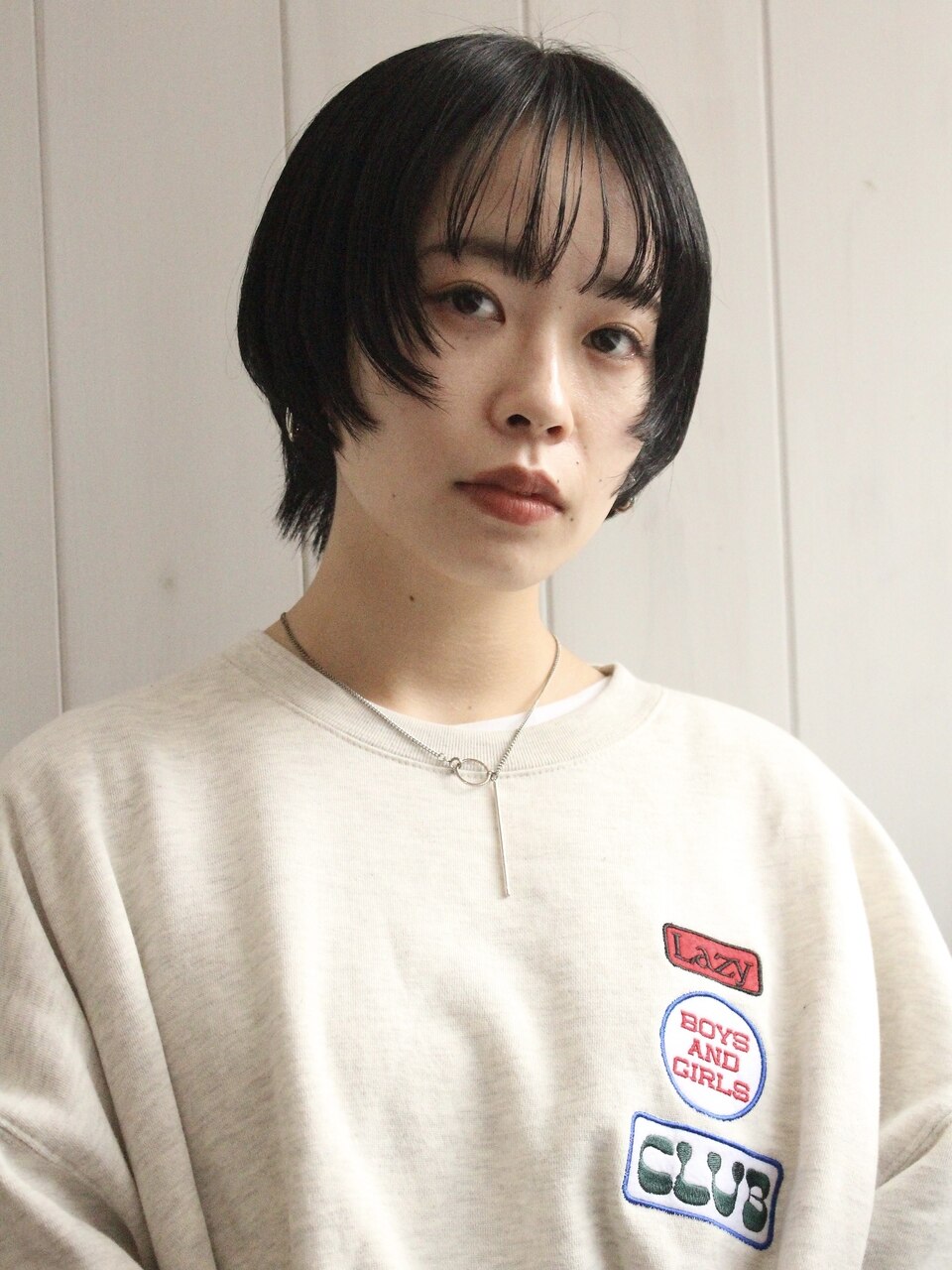 ブルーグレー　シースルーバング　マッシュショート