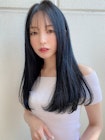 ブルーブラック×レイヤーカットがこの春のトレンドヘア