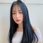 ブルーブラック×レイヤーカットがこの春のトレンドヘア