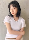 髪の毛の柔らかさが深みと透明感がかもちだすラフウェーブ女子