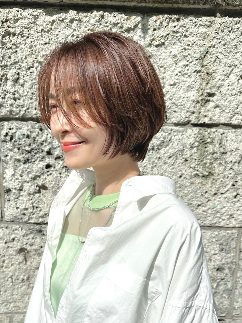 ひし形シルエットのショートボブ・トップがふんわり