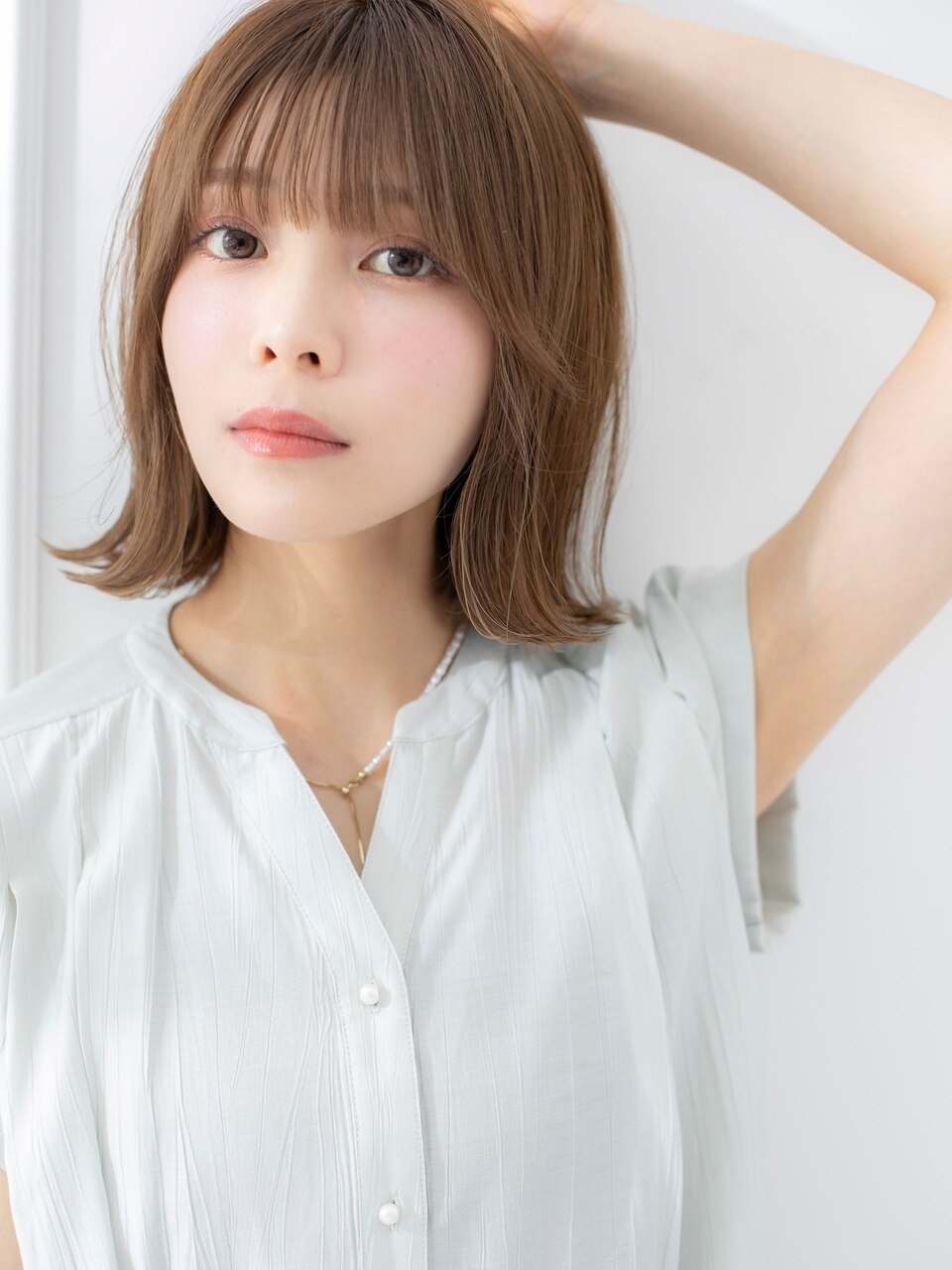 アッシュオリーブ　ヘルシースタイル　ぱっつん前髪