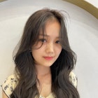 オリーブグレージュ韓国風レイヤーくびれ巻きワンホンヘアー