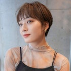 大人かわいい小顔カットの耳かけマッシュショートヘアー