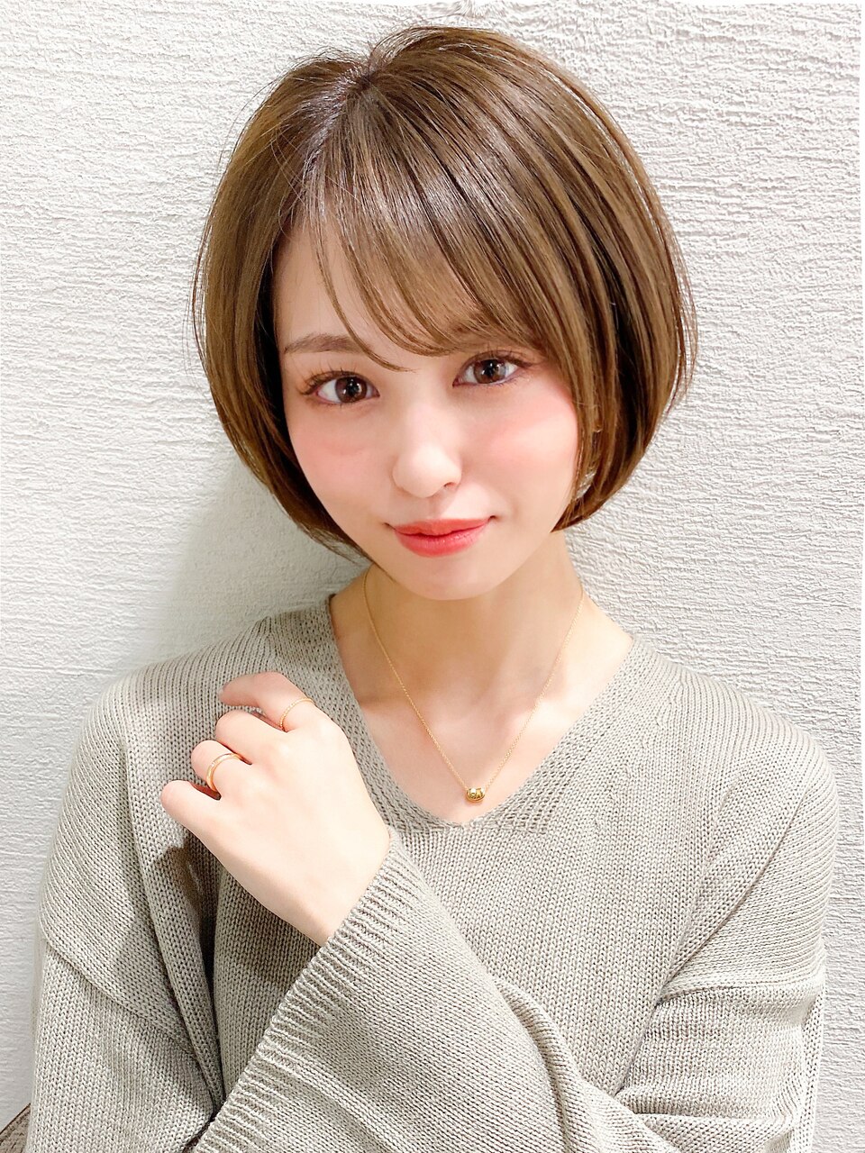 くびレイヤー大人可愛いショートエモージュ前髪グレージュ★