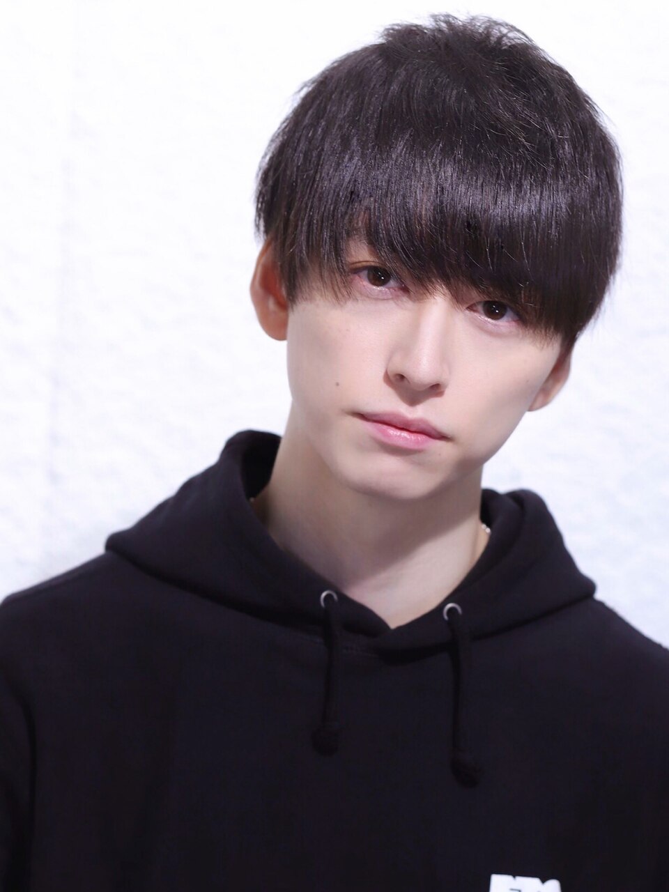 刈り上げツーブロック黒髪ナチュラル韓流ショートマッシュ