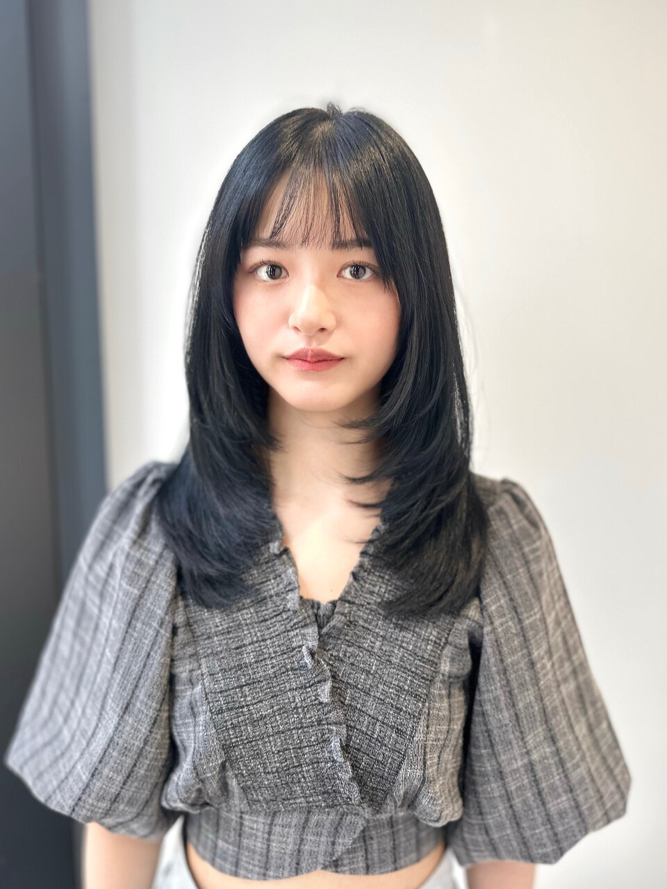 ブルーグレージュのざくっとレイヤーカット
