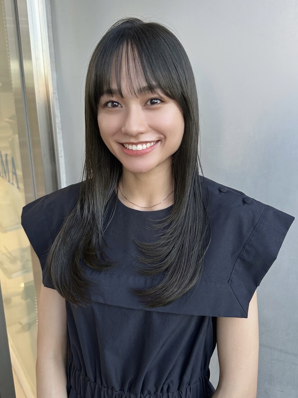 顔まわりレイヤーオリーブグレージュシースルーバング