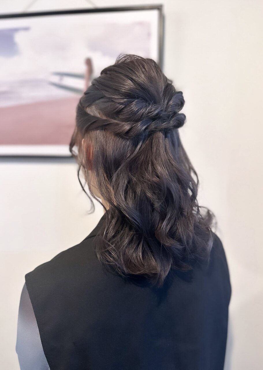 20代30代パーティーヘアセットハーフアップスタイル