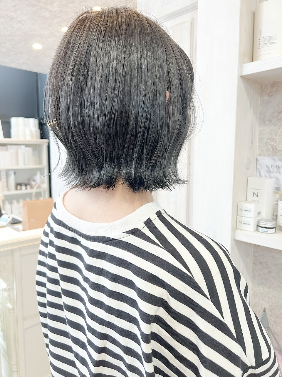 福山市美容室Caary人気 ブルーグレージュ切りっぱなしボブ