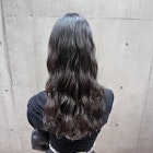 黒髪/グレーベージュ/レイヤーロング/前髪パーマ