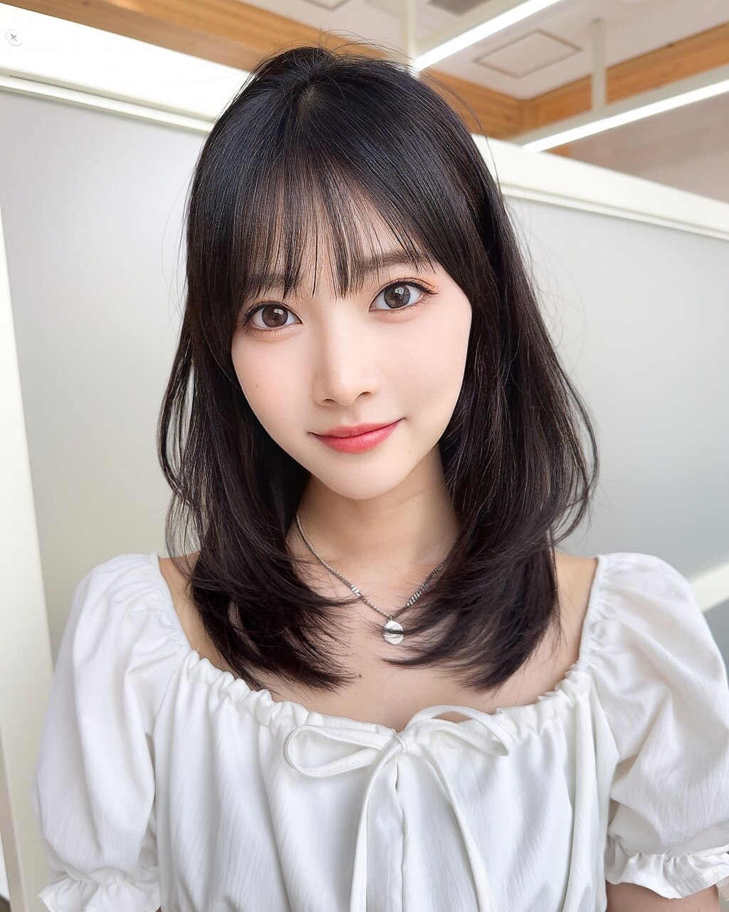 大人可愛いレイヤーカット　ワンカールで抜け感顔まわりカット#