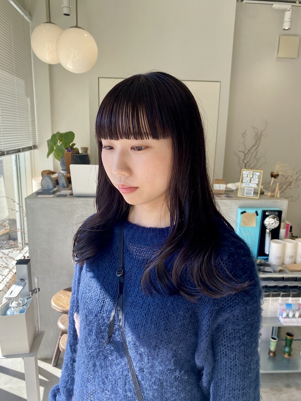 リナ　艶カラーなダークラベンダーとぱっつとカット