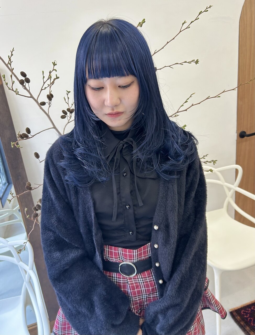 ブルーカラー　ネイビーカラー　ウルフレイヤー　レイヤーカット