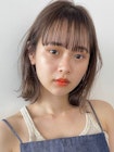 顔周りレイヤーカットくびれヘアミルクティーベージュ
