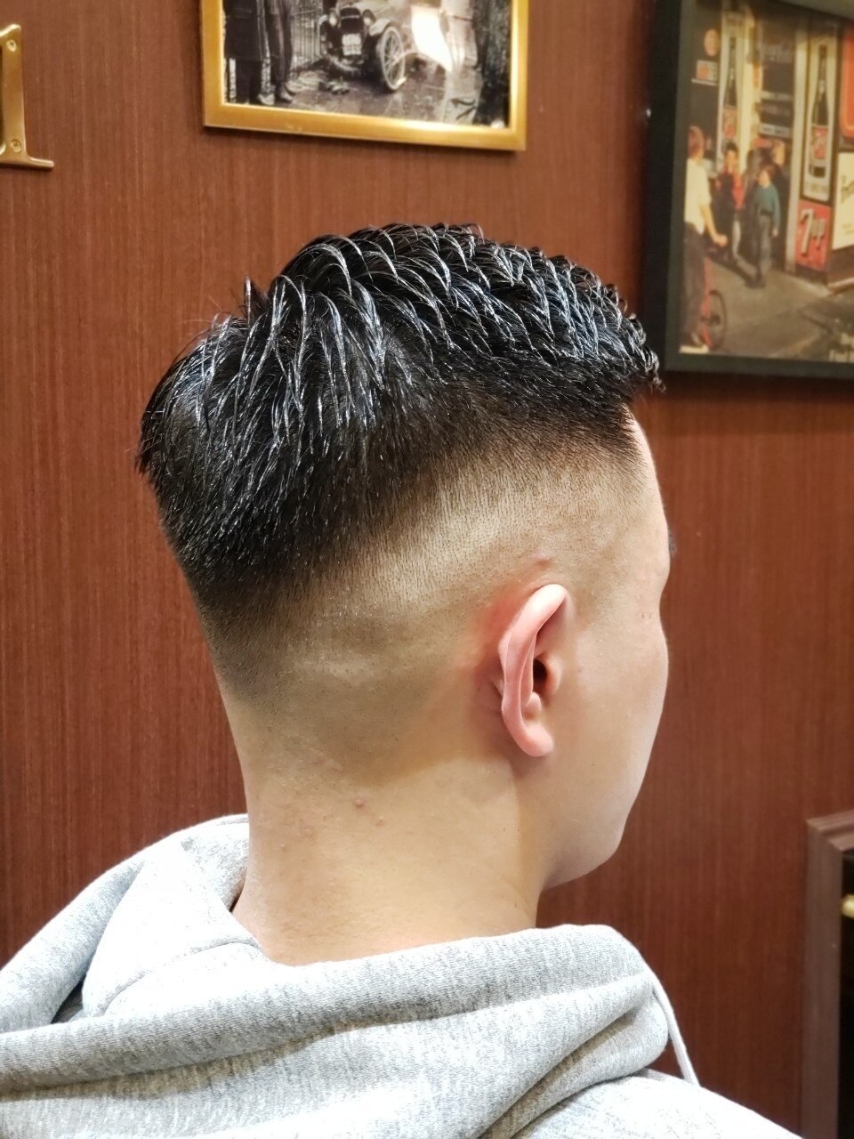 MEN'Sアッシュブラック短髪ミドルスキンフェード
