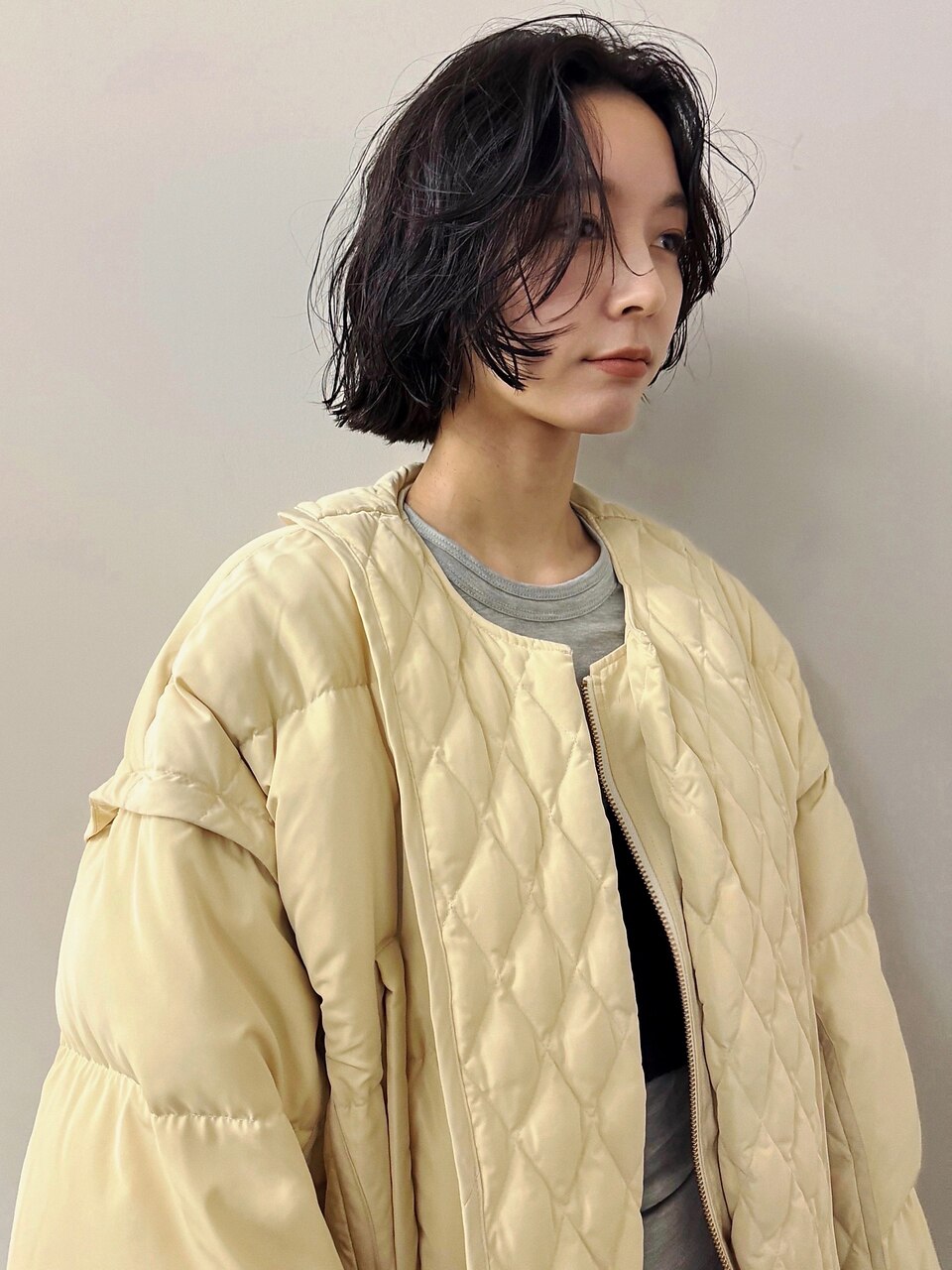 外国人のくせ毛ボブ