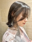 グレージュ インナーハイライトベージュ 外はねボブ 長め前髪
