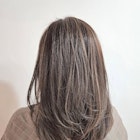 白髪ぼかしカラーくびれロンググレイカラーオリーブベージュ