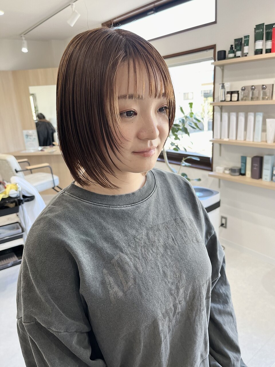 酸熱トリートメント×ピンクベージュ×フェイスレイヤーボブ