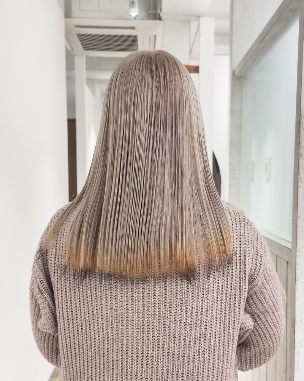 切りっぱなしロング / ホワイトミルクティー / 狐カラー