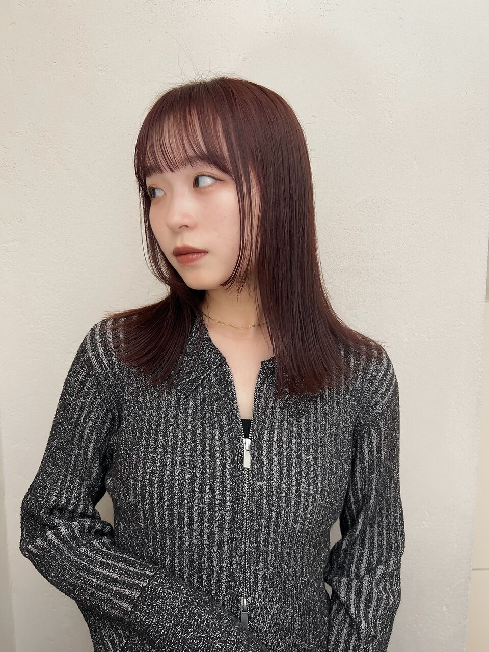 フェイスレイヤー×切りっぱなしロブ×ボルドーカラー×赤髪