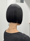 前下がりボブ 切りっぱなしボブ ショートボブ ブルーグレージュ