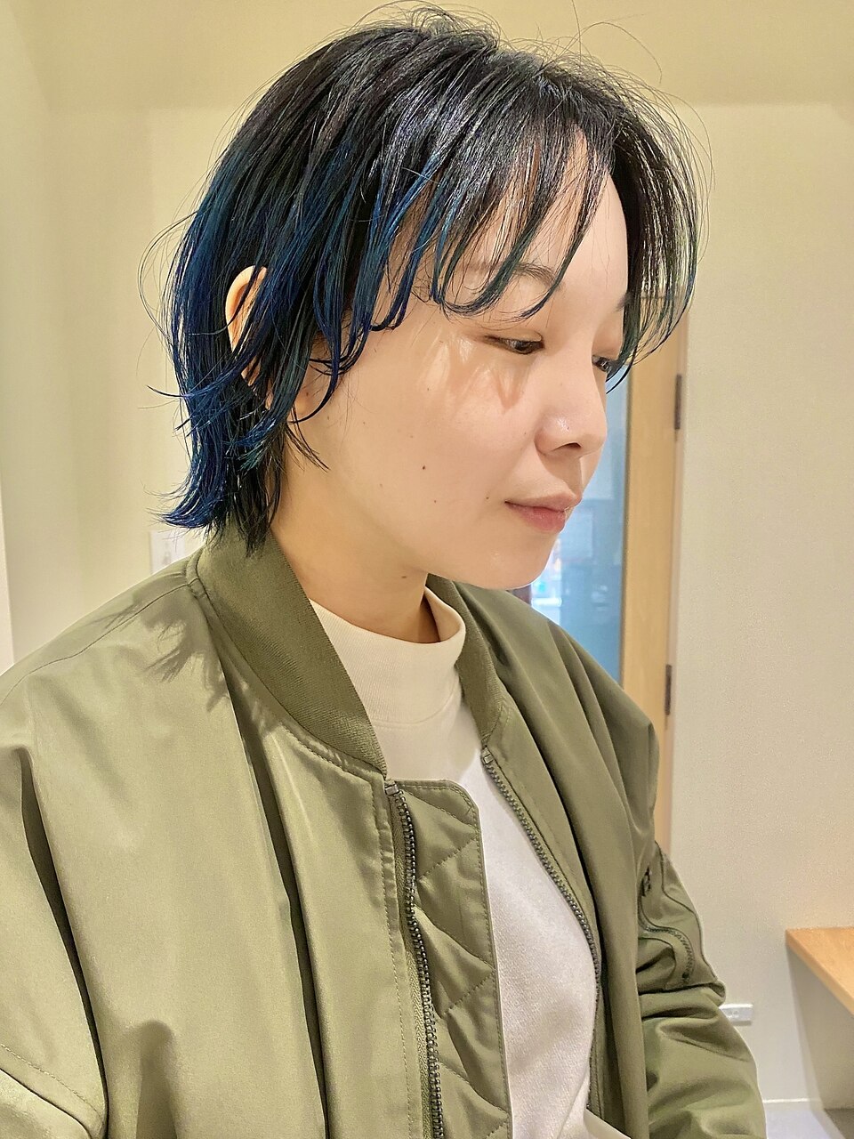  20代30代大人可愛いダブルカラーブリーチ外はねショートボブ