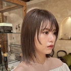 ラベンダーベージュ ハイライトカラー ストレートボブ 姫カット