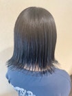 艶　暗髪　切りっぱなしボブ