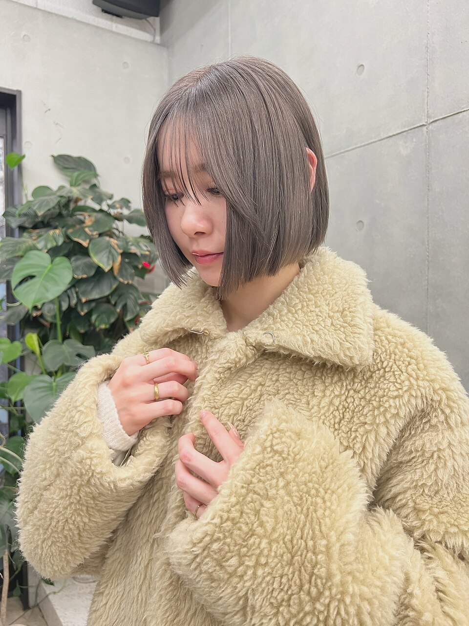 オリーブベージュ