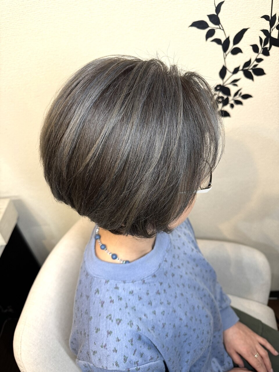 白髪ぼかしハイライト×ショートボブ