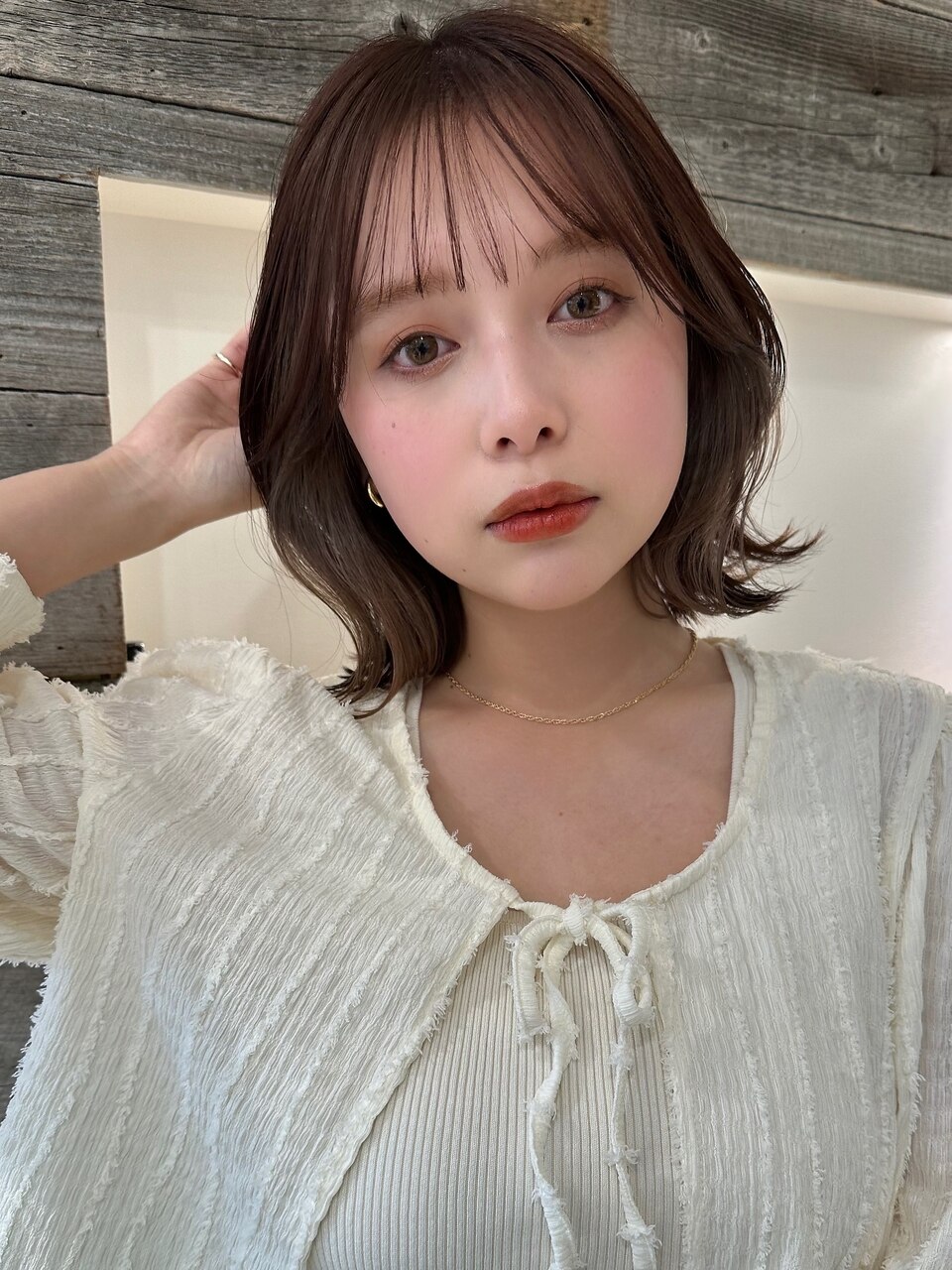 ベージュイヤリングカラーくびれボブ【肥田亜沙美】