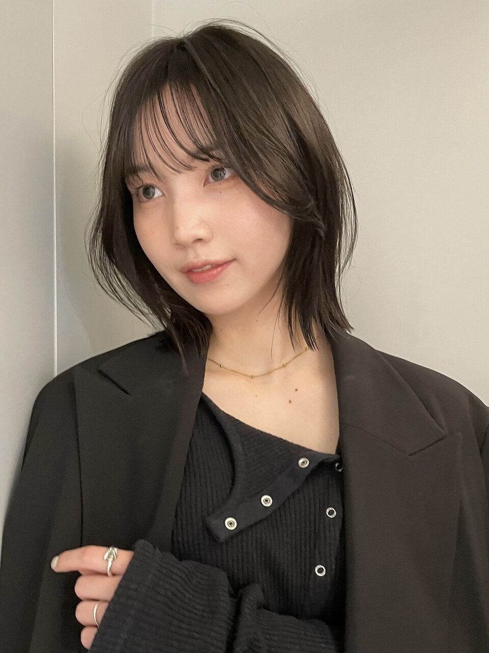 上品なフェイスレイヤーボブ/シースルーバング/グレージュ