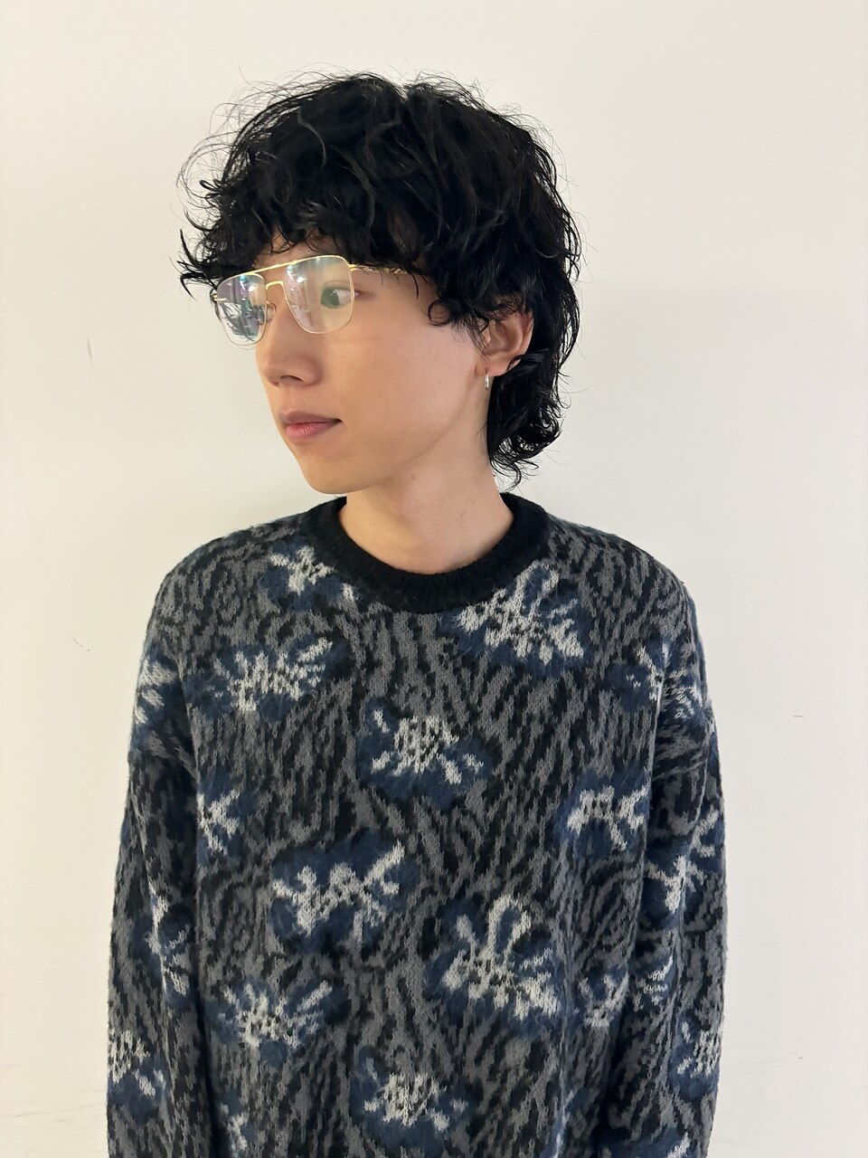 黒髪ミディアムウルフパーマ