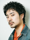 アップバング大人スパイキーショート社会人黒髪スパイラルパーマ
