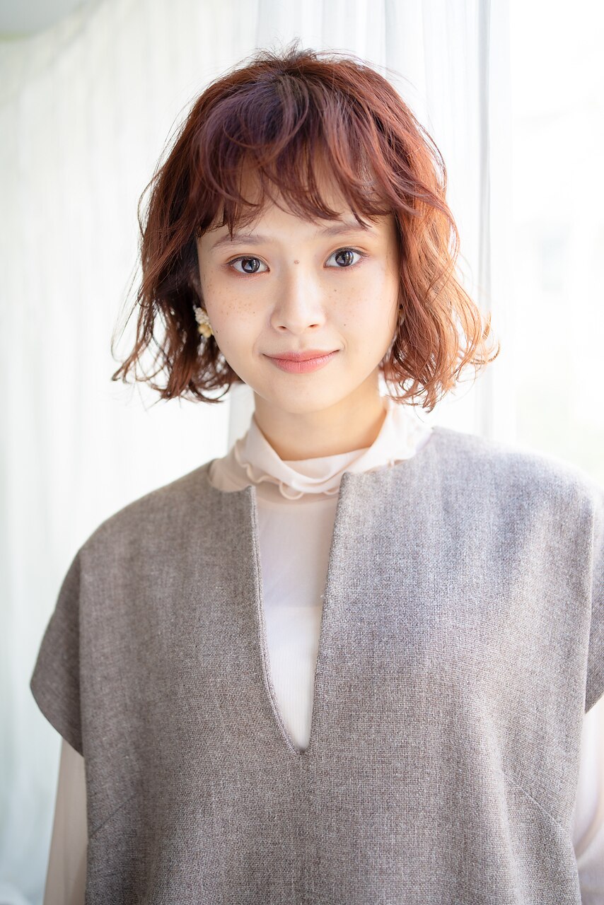 くしゃっと短めバングがかわいい外ハネボブパーマ・・・HINATA