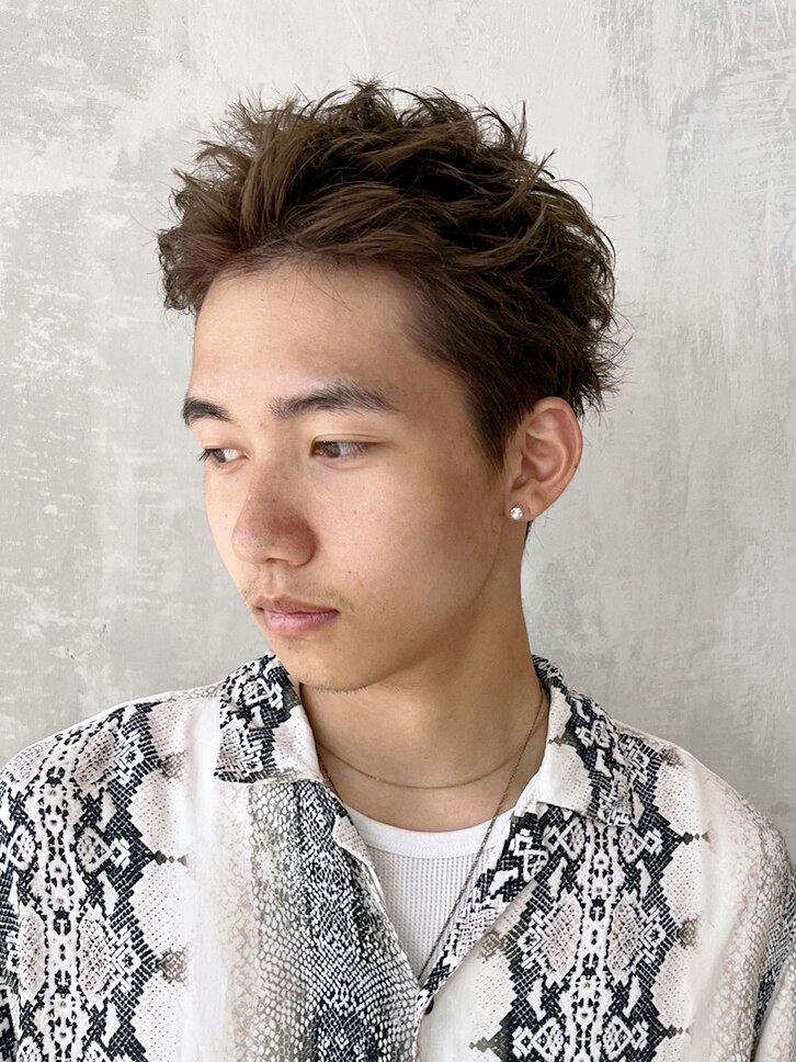 グレーベージュグレージュカラーツーブロック短髪_ba484561