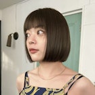 オリーブベージュの切りっぱなしボブ